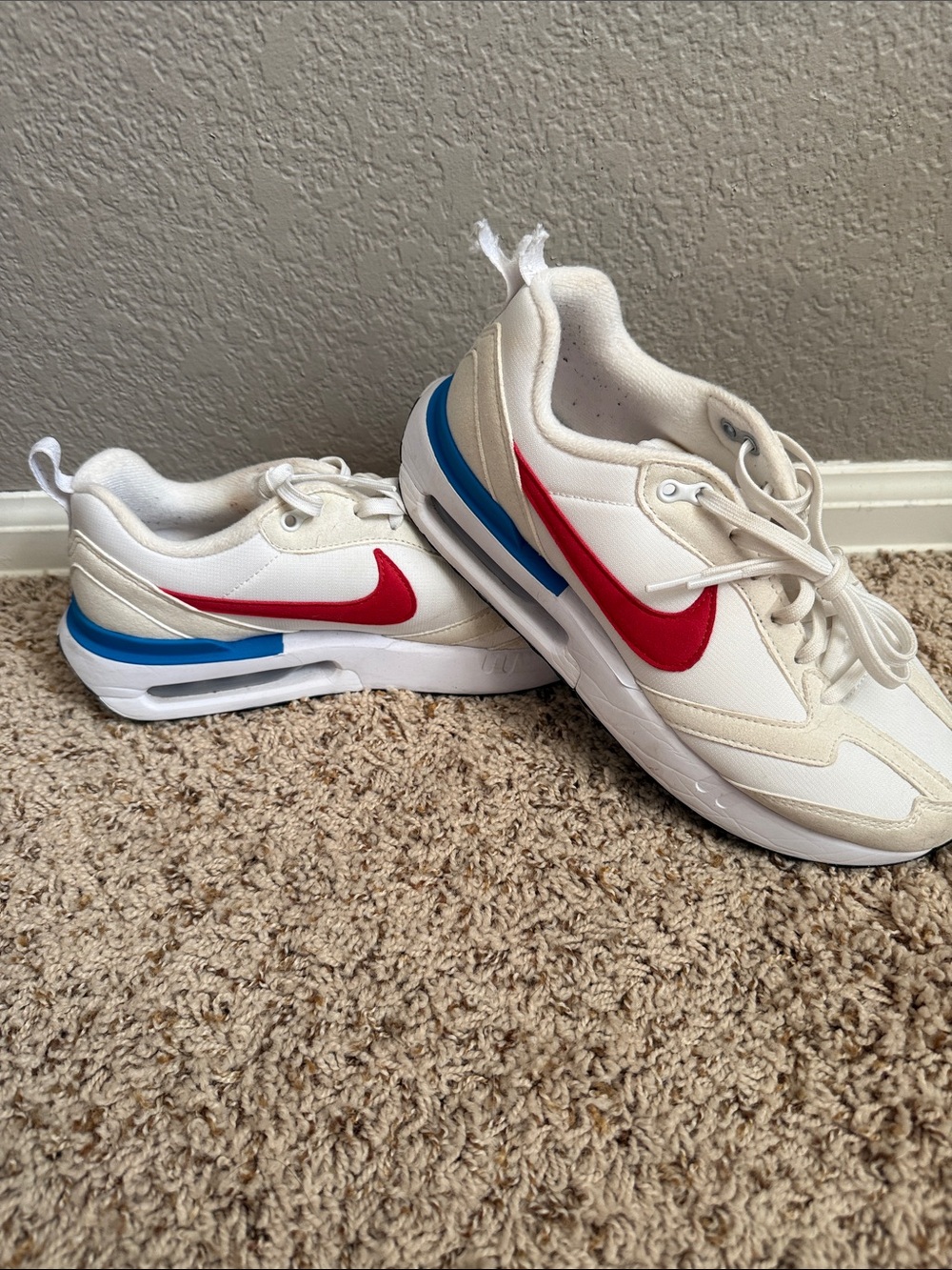 Nike Kids Air Max Dawn size 6.5Y